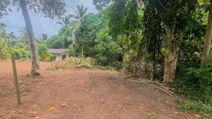 මීරිගම අධිවේගී පිවිසුමට ඉතා ආසන්නයෙන් නේවාසික ඉඩමක් / SA 7740