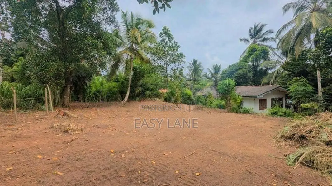 මීරිගම අධිවේගී පිවිසුමට ඉතා ආසන්නයෙන් නේවාසික ඉඩමක් / SA 7740