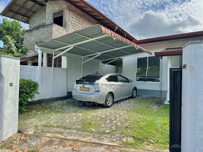 🏡අතුරුගිරිය නගරයට පයින් යන දුරින් නිවසක් විකිණීමට/ RU 15180