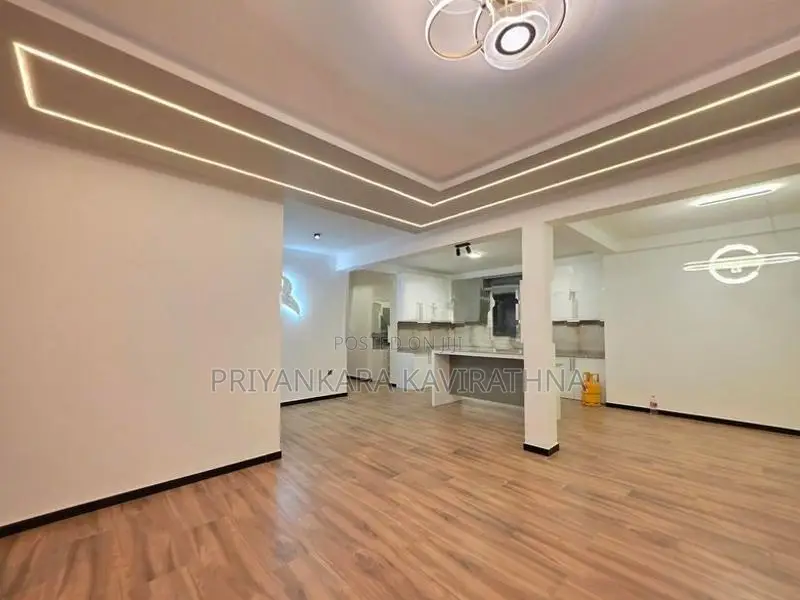 With Pool / Luxury House For Sale in Piliyandala Town