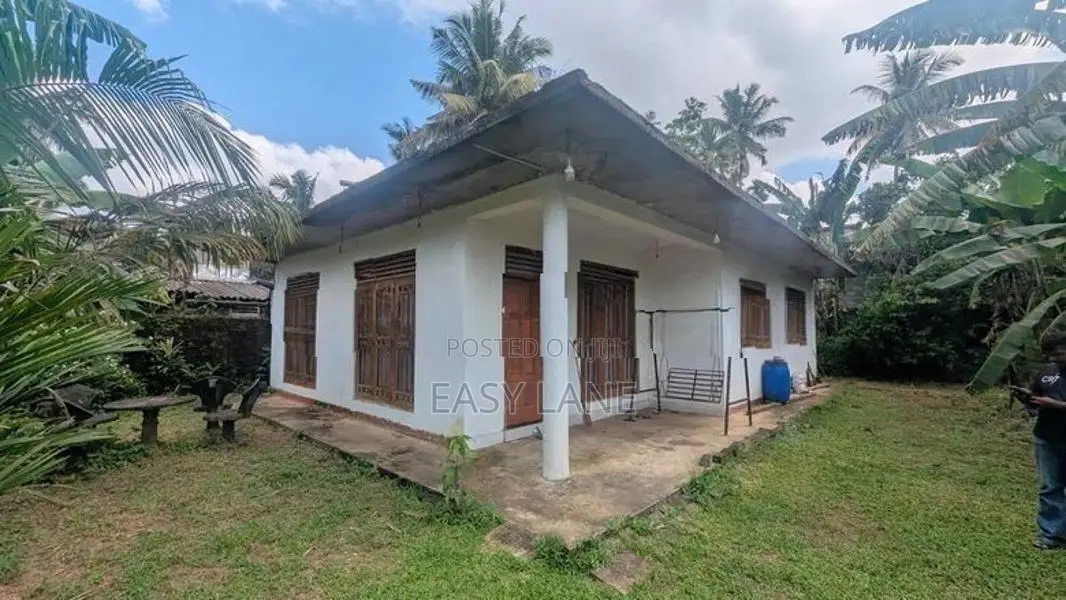House for sale in Athurugiriya / KM 12760