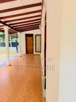 අඩි 20 කාපට් පාරකට මායිම් අංගසම්පූර්ණ නිවස / SA 14904