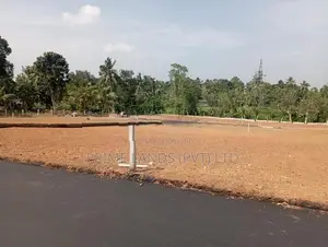 වටිනා ඉඩමක් ගෙවන්න ගන්න පානදුරට ලඟින්
