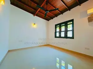 නවීන පන්නයේ අලුත්ම නිවස විකිනීමට - බටුවන්දර