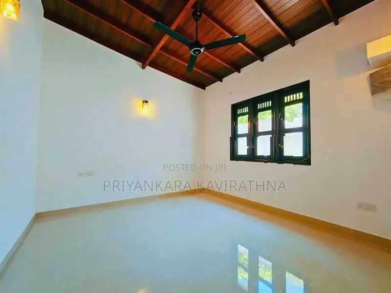 නවීන පන්නයේ අලුත්ම නිවස විකිනීමට - බටුවන්දර