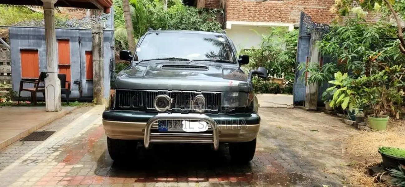Isuzu Bighorn 1989