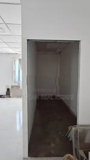 COMMERCIAL SPACE FOR RENT COLOMBO 4 BAMBALAPITIYA MU2782