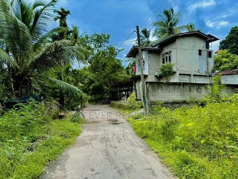 නවගමුව දේවාලයට නුදුරින්, වටිනා ඉඩම් කොටස් 2ක් / KK 12109