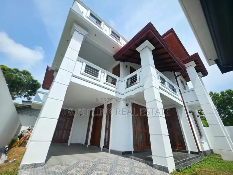 BRAND NEW LUXURY 03 STOREY HOUSE FOR SALE IN JA ELA WELIGAMPITIYA