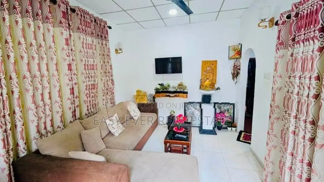 අතුරුගිරිය නගරයට ආසන්නව වටිනා නිවසක් / KK 14950