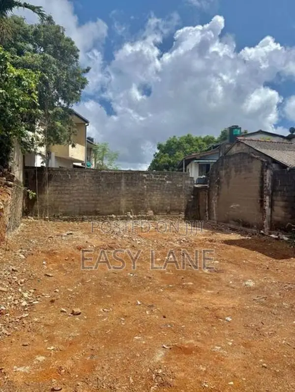 මහරගම පාරට ඇවිදින දුරින් ඉඩමක් වහාම විකිණීමට / RU 13027