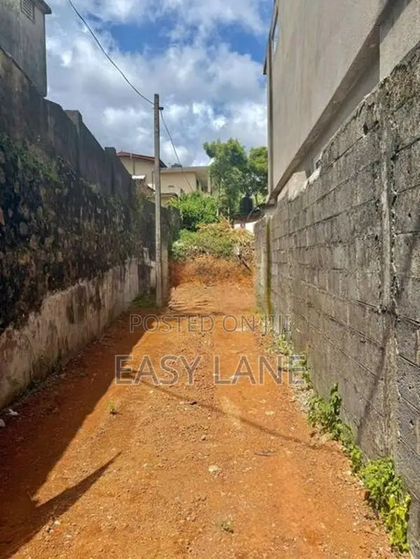මහරගම පාරට ඇවිදින දුරින් ඉඩමක් වහාම විකිණීමට / RU 13027