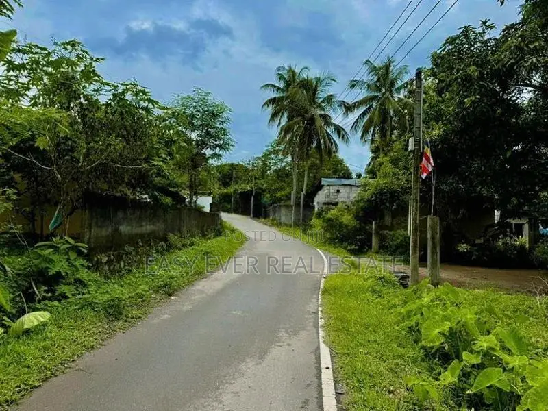 නවගමුව දේවාලයට ආසන්නයෙන් බිම් කොටස් 2ක් / KK 12109