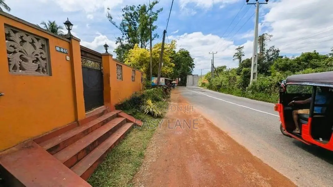🏠 හංවැල්ල කිරිදිවැල කටුනායක ප්‍රධාන බස් පාරට මායිම් නිවස / SA 11096