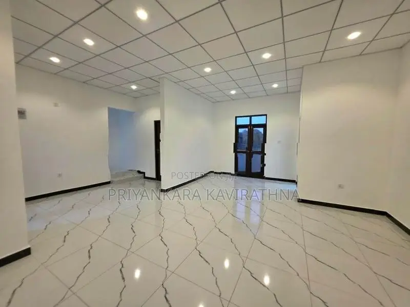 කිරිවත්තුඩුව පිහිටි පර්චස් 11 ක අලුත්ම නිවස විකිනීමට