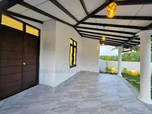කිරිවත්තුඩුව පිහිටි පර්චස් 11 ක අලුත්ම නිවස විකිනීමට