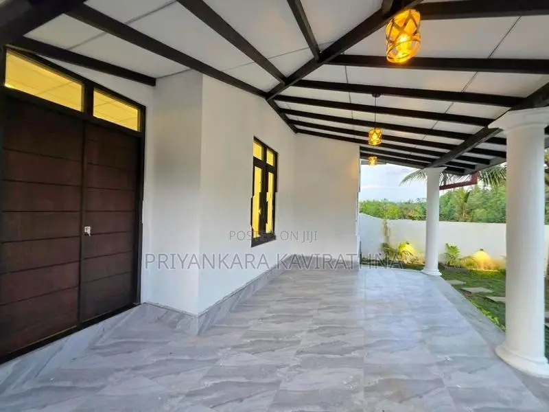 කිරිවත්තුඩුව පිහිටි පර්චස් 11 ක අලුත්ම නිවස විකිනීමට