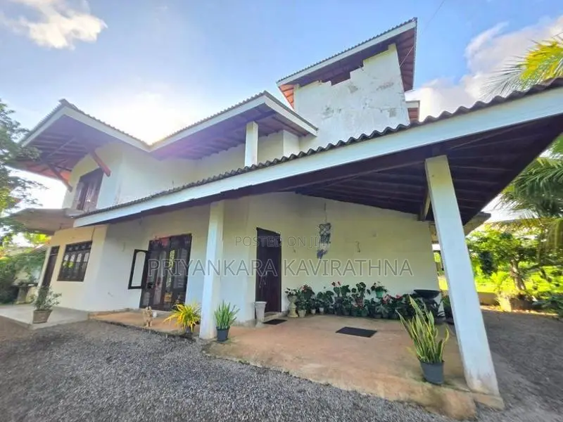Nice Location / 3 Storied House For Sale in Payagala