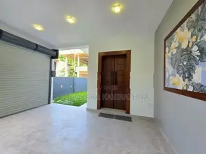 Luxury House For Sale i Batuwandara