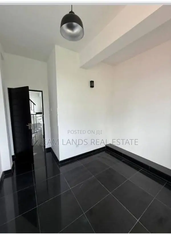 Maharagama Vidyala Handiya 3 Story Brand New House for Sale ( RHS - 76