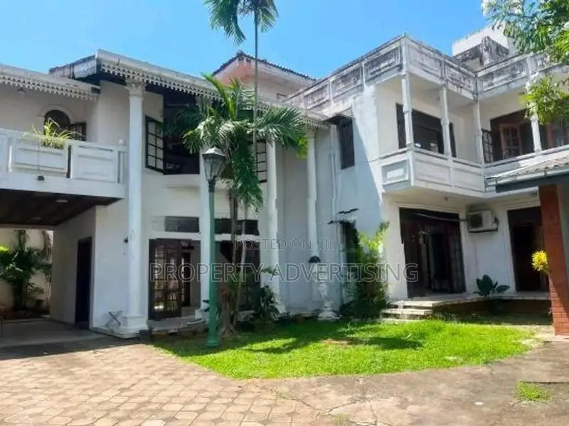 4BR spacious House for rent in Colombo 5