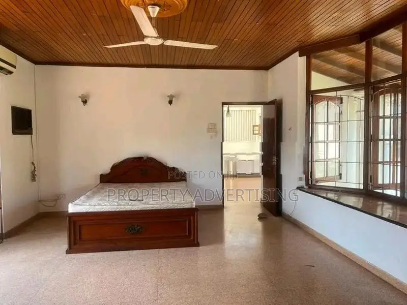 4BR spacious House for rent in Colombo 5
