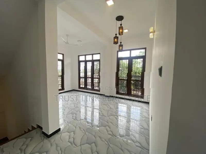 Three Story Brand New House For Sale In Enderamulla Wattala