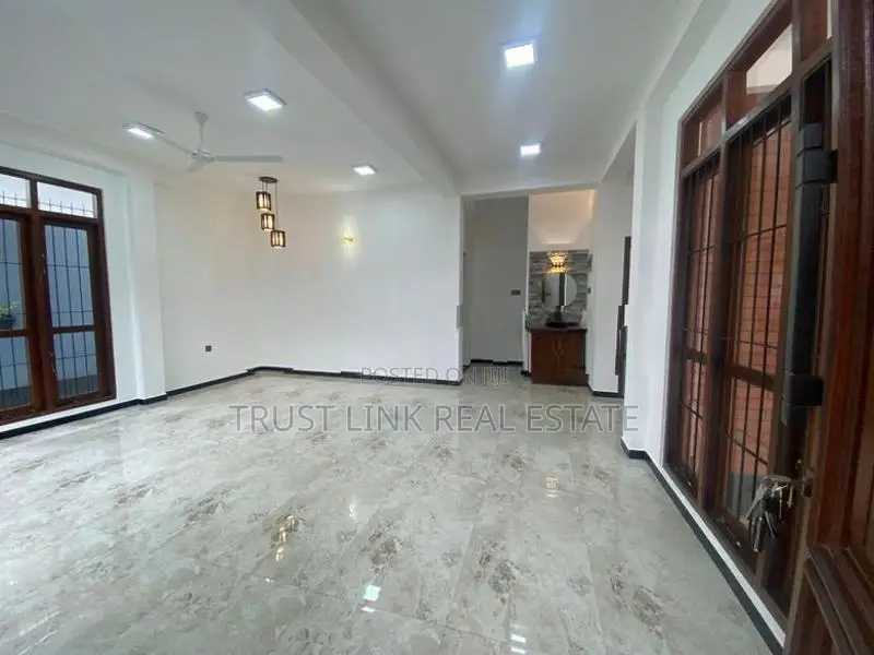 Three Story Brand New House For Sale In Enderamulla Wattala
