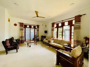 කාපට් පාරට මුහුණලා අංගසම්පූර්ණ නිවසක් / KK 8340