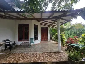 පාලයන්ගොඩ පිහිටි පර්චස් 12 ක නිවස විකිනීමට