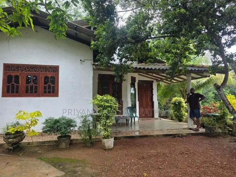 පාලයන්ගොඩ පිහිටි පර්චස් 12 ක නිවස විකිනීමට