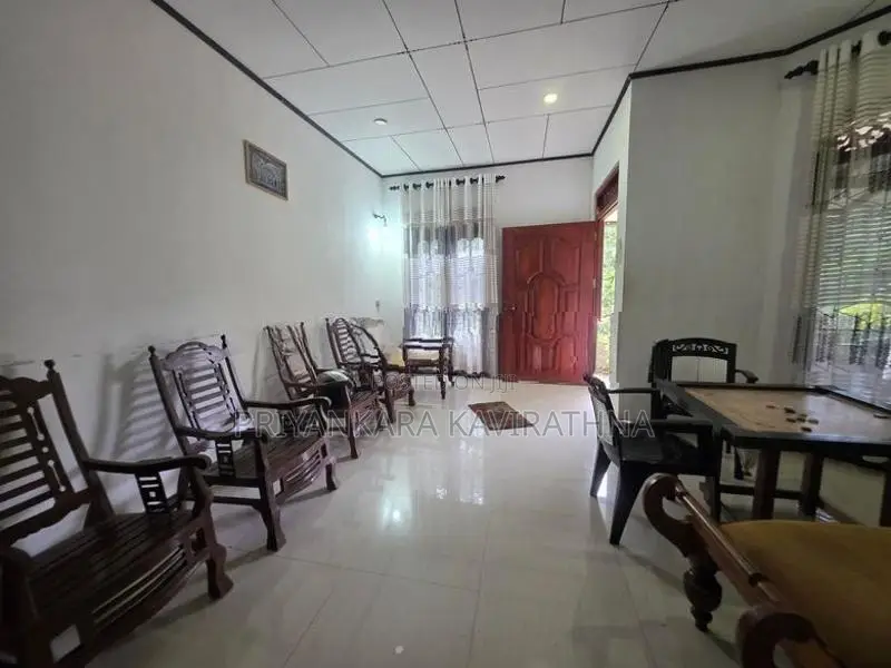 පාලයන්ගොඩ පිහිටි පර්චස් 12 ක නිවස විකිනීමට