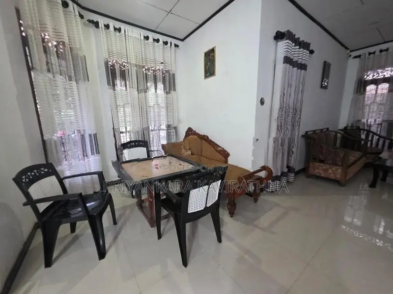 පාලයන්ගොඩ පිහිටි පර්චස් 12 ක නිවස විකිනීමට