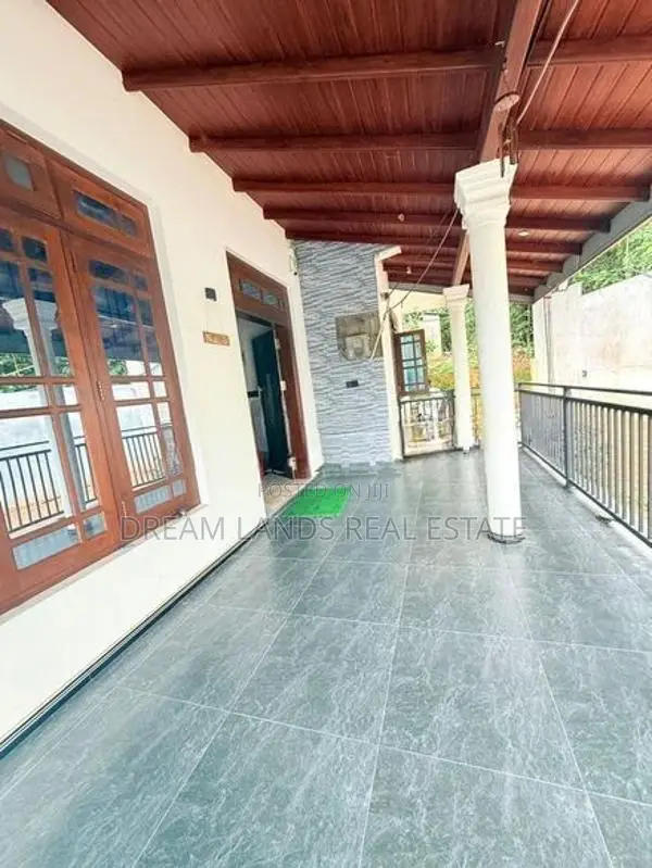 Stand a lone newly build house for sale in Dunuwilla kandy