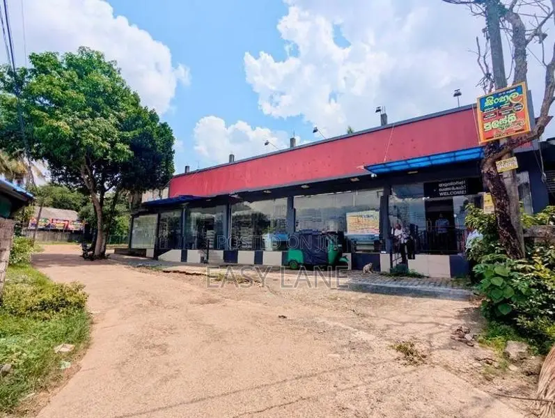 🏢 වේයන්ගොඩ නගර මධ්‍යයෙන් සුපිරි වාණිජ දේපළක් / KM 12311