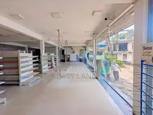 🏢 වේයන්ගොඩ නගර මධ්‍යයෙන් සුපිරි වාණිජ දේපළක් / KM 12311