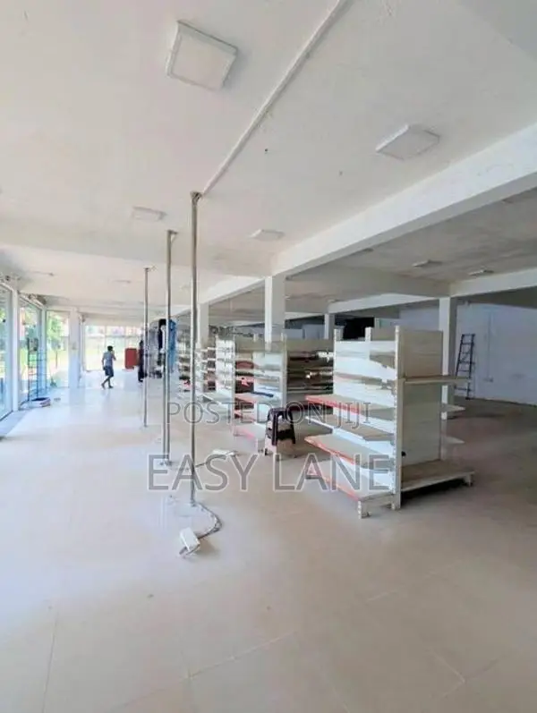 🏢 වේයන්ගොඩ නගර මධ්‍යයෙන් සුපිරි වාණිජ දේපළක් / KM 12311