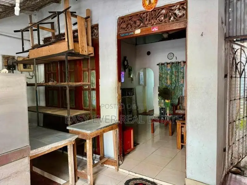 කැළණිය වරාගොඩ ප්‍රධාන මාර්ගයටම මුහුණලා ව්‍යාපාරික දේපළක් / KK 13235