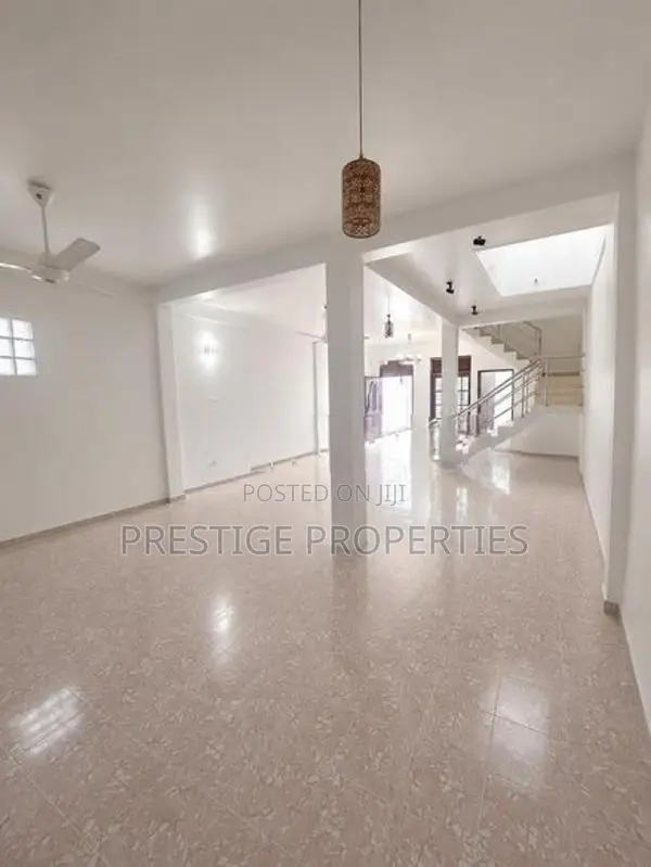 Commercial space - Office for rent in Colombo 8
