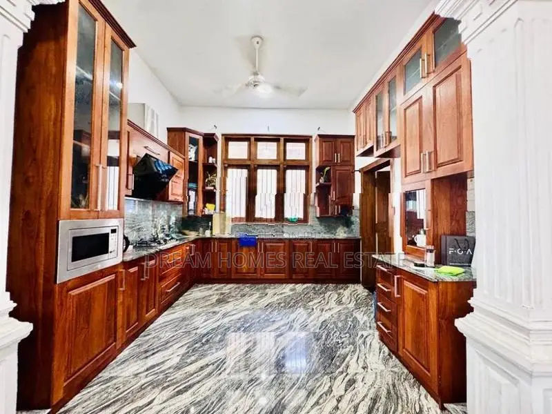 Luxury 6-Bedroom House for Sale in Pitakotte – Mission Road