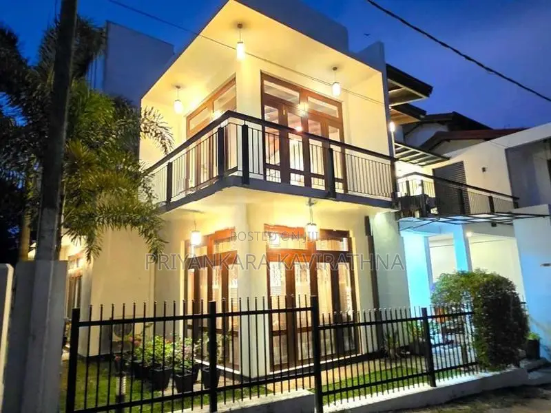 Bricks Walls Luxury House For Sale Mattegoda (11.5 Perches)