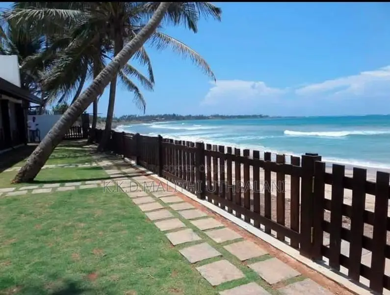 Vila For Sale Mathara On The Beech