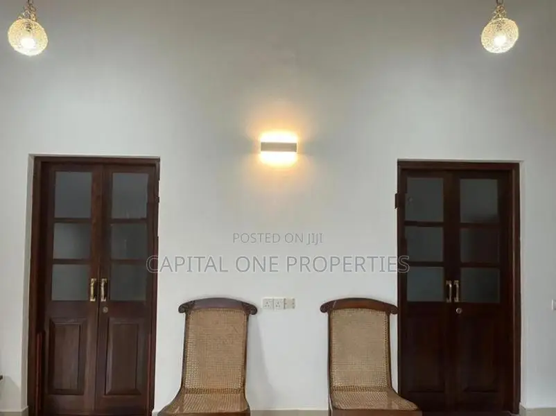 HOUSE FOR RENT IN THALAWATHUGODA - 2392U