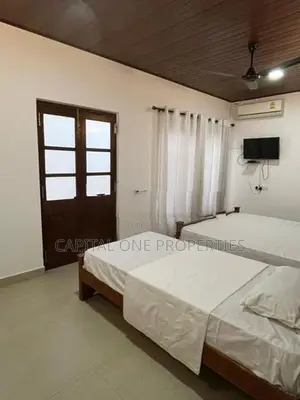 HOUSE FOR RENT IN THALAWATHUGODA - 2392U