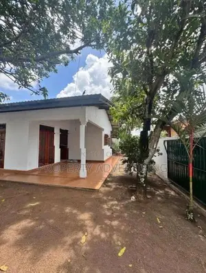 10P Land for sale in kotte - old house