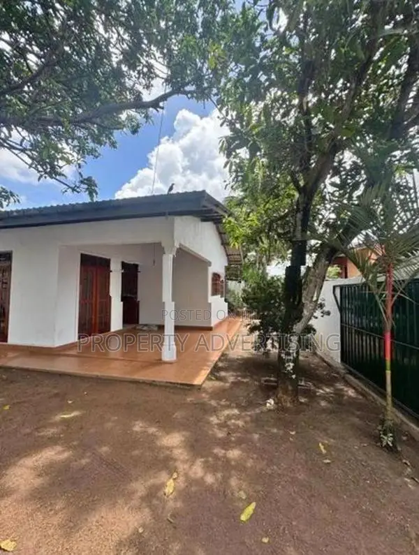10P Land for sale in kotte - old house