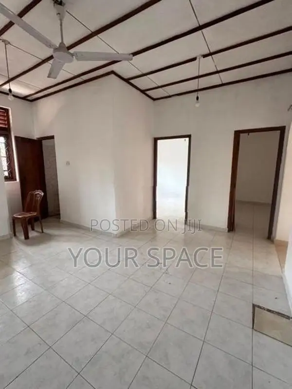 Upstairs House for Rent in Koswatte
