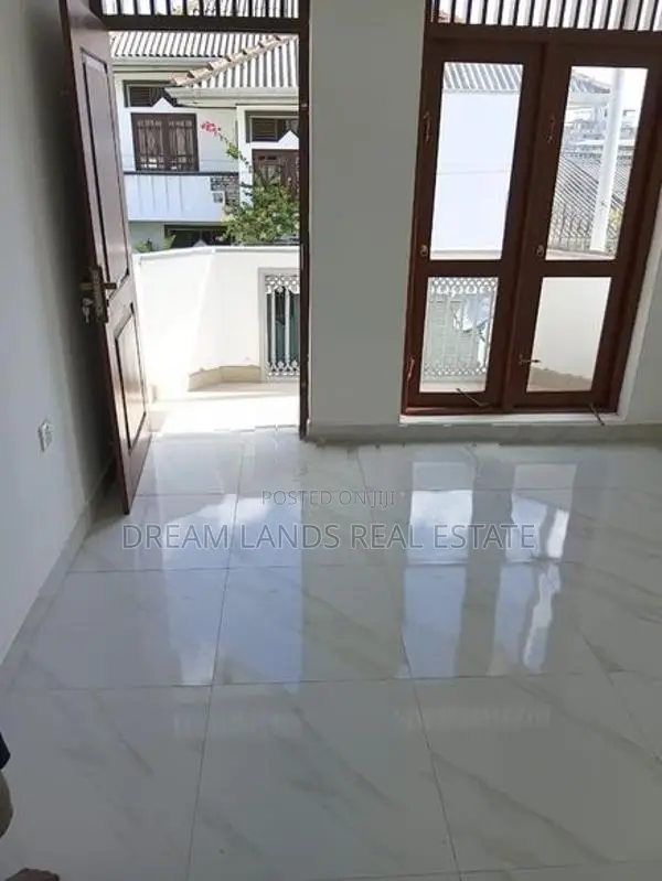 Upper floor for rent in Mattakkuliya