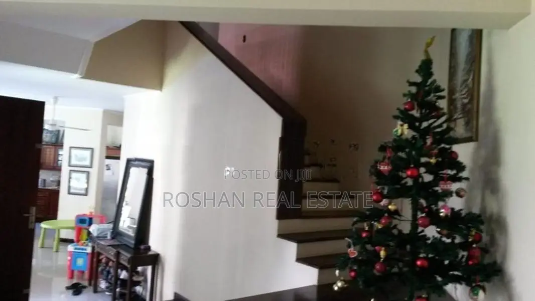 LUXURY HOUSE WITH GARDEN FOR RENT COLOMBO 5 CH2826