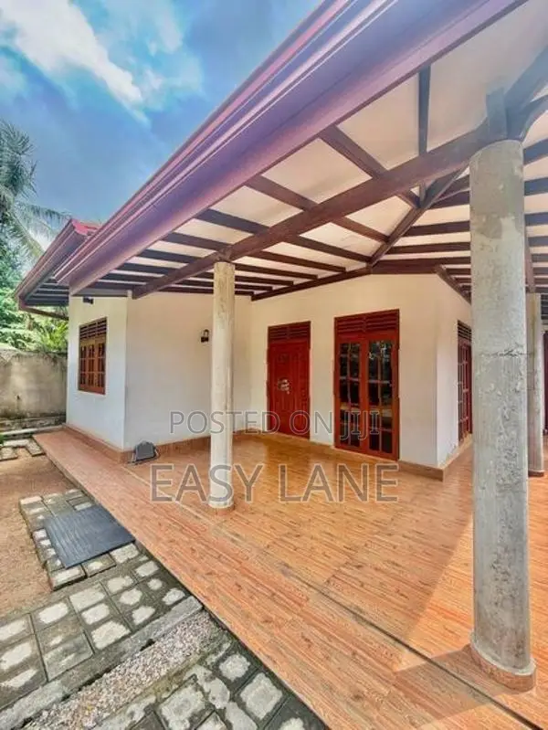 ​අතුරුගිරිය කඩුවෙල ප්‍රධාන මාර්ගය පෙනෙන දුරින් නිවසක් විකිනීමට /RU 155